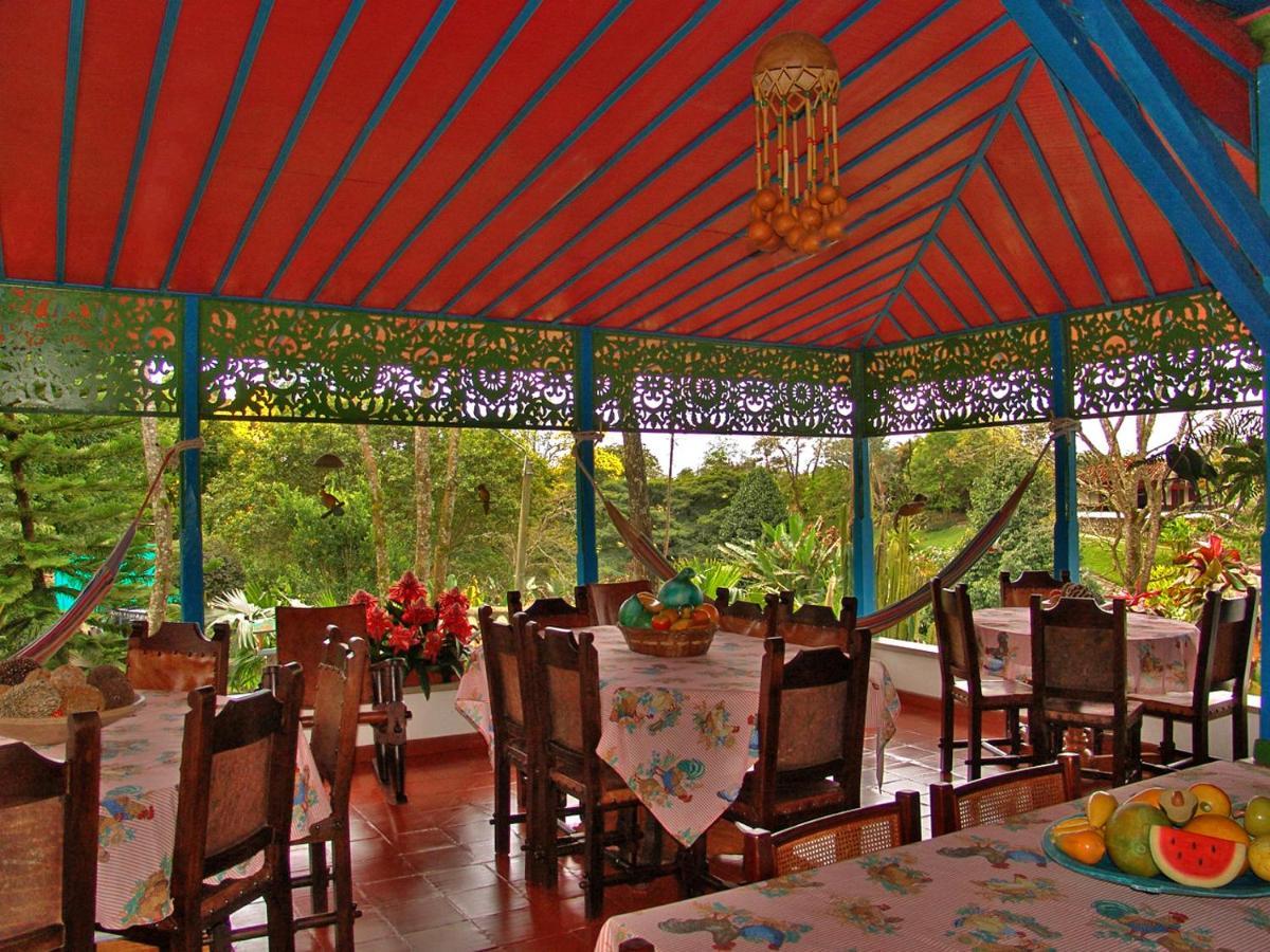 Finca La Colina Bed & Breakfast Calarca Exterior photo