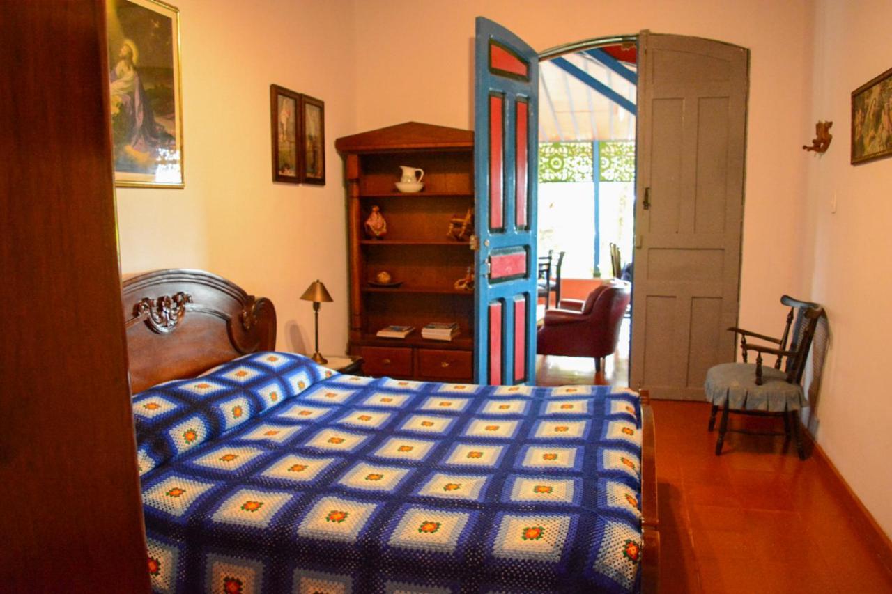 Finca La Colina Bed & Breakfast Calarca Exterior photo