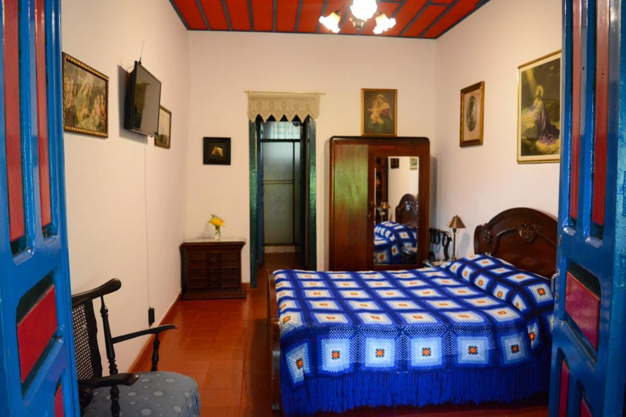 Finca La Colina Bed & Breakfast Calarca Exterior photo