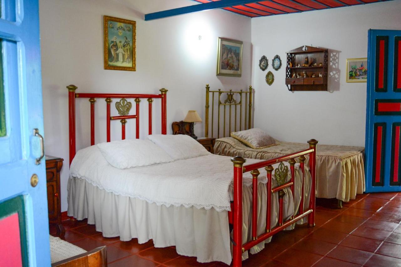 Finca La Colina Bed & Breakfast Calarca Exterior photo