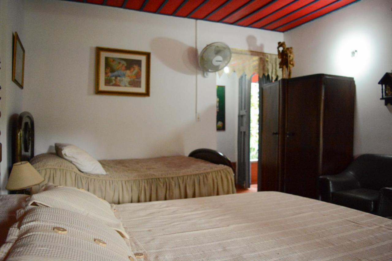 Finca La Colina Bed & Breakfast Calarca Exterior photo