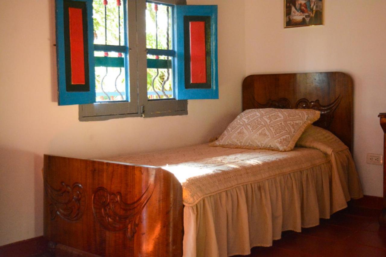 Finca La Colina Bed & Breakfast Calarca Exterior photo
