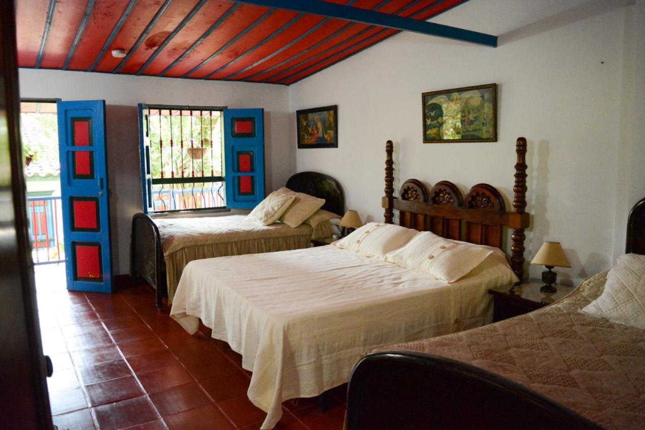 Finca La Colina Bed & Breakfast Calarca Exterior photo