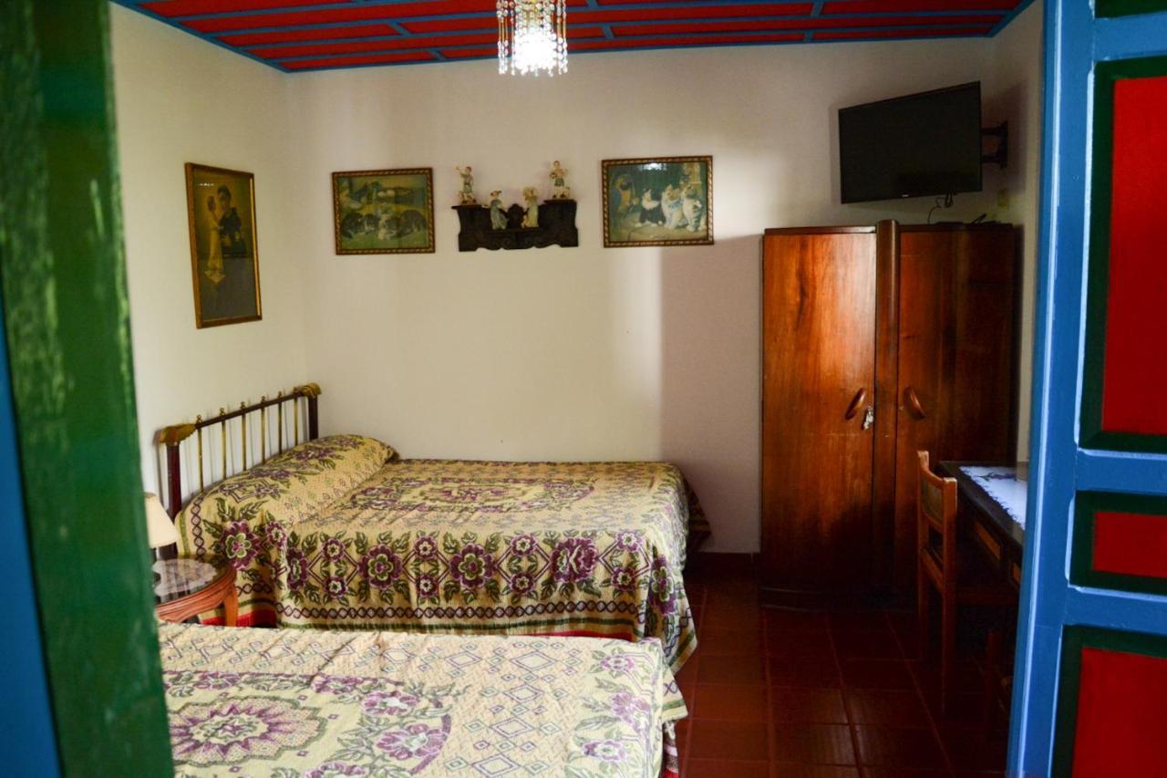 Finca La Colina Bed & Breakfast Calarca Exterior photo