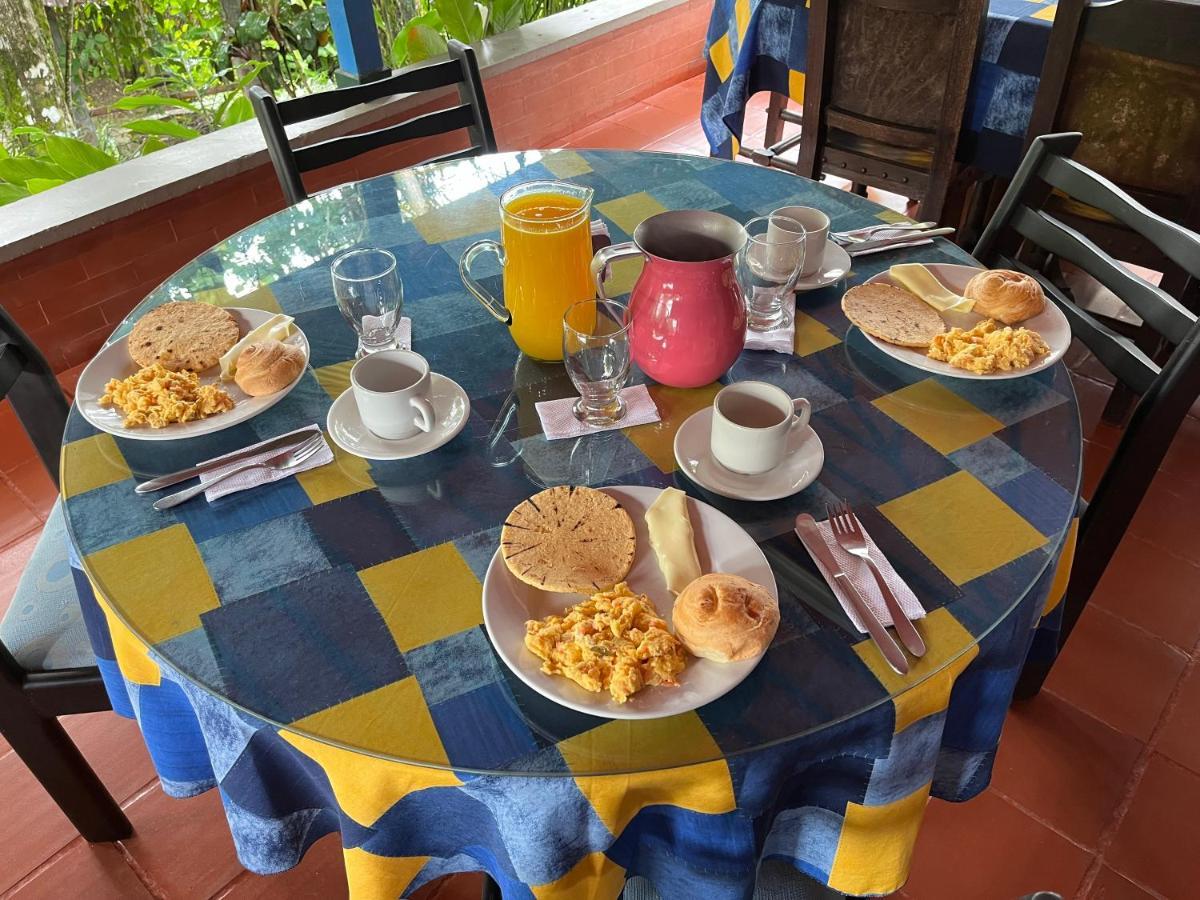 Finca La Colina Bed & Breakfast Calarca Exterior photo