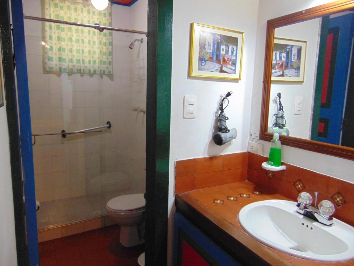 Finca La Colina Bed & Breakfast Calarca Exterior photo