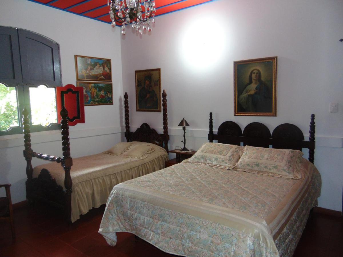 Finca La Colina Bed & Breakfast Calarca Exterior photo